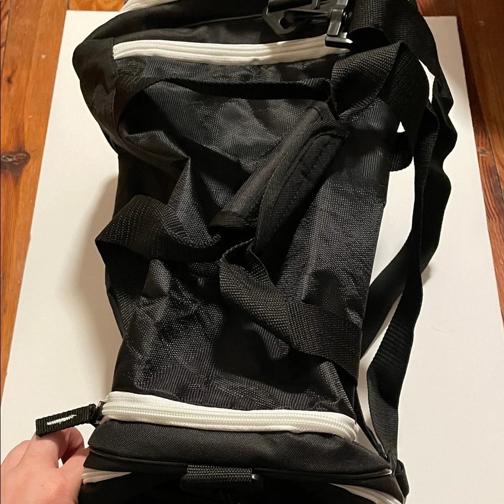 Reebok Slimm Black & White Duffel Bag Gym Bag Padded Handles & ID Tag NWT